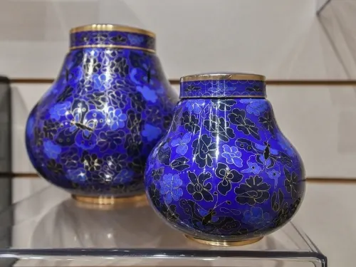 ML urns 500 x 375